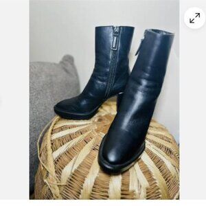 RUSSELL & BROMLEY AQUATALIA Black Leather Ankle Boots Size US 6.5 Luxury